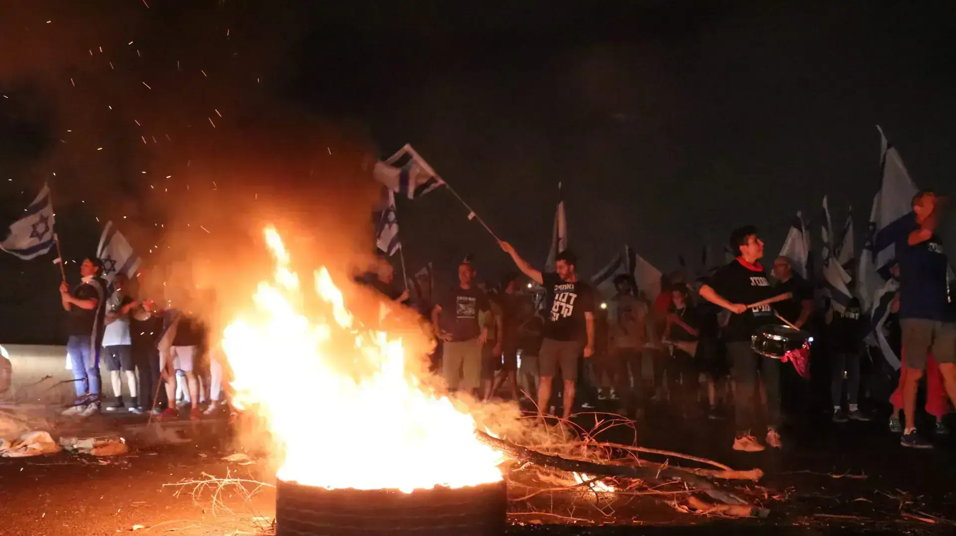 הפגנות נגד המהפכה המשפטית בהרצליה, שבוע 27. 08 ביולי 2023 הפגנות נגד המהפכה המשפטית בהרצליה, שבוע 27. 08 ביולי 2023