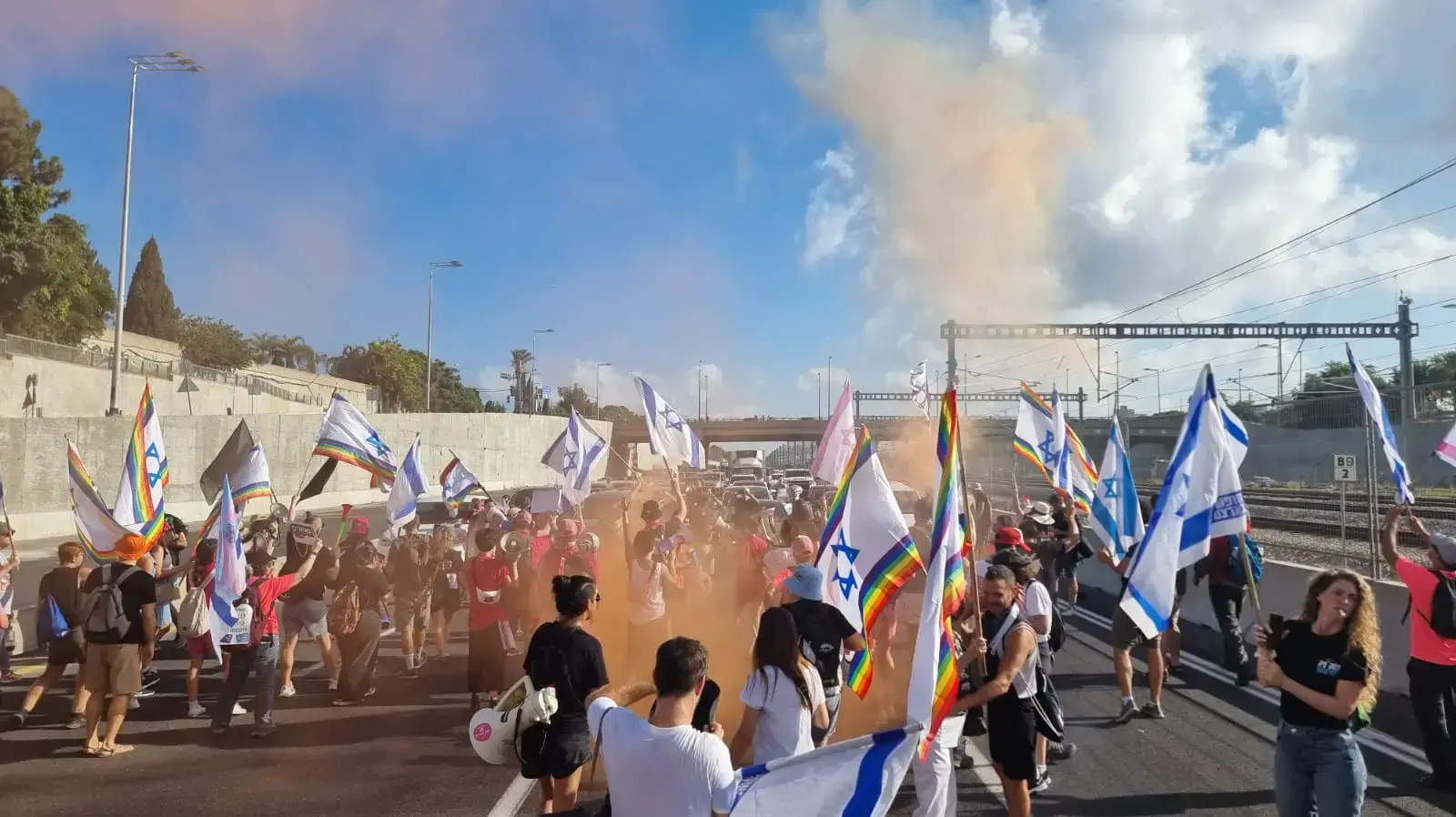 מחלף קק"ל (איילון דרום) נחסם לתנועה מחלף קק"ל (איילון דרום) נחסם לתנועה