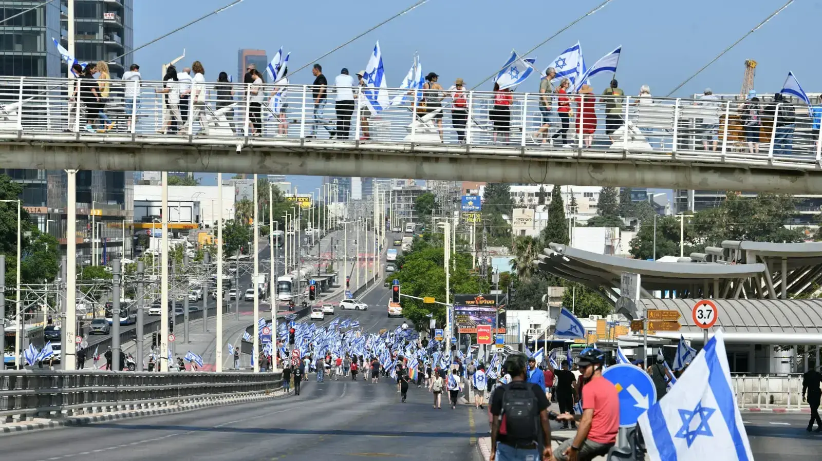 יום השיבושים: מחאות נגד המהפכה המשפטית בפתח תקווה. 11 ביולי 2023 יום השיבושים: מחאות נגד המהפכה המשפטית בפתח תקווה. 11 ביולי 2023