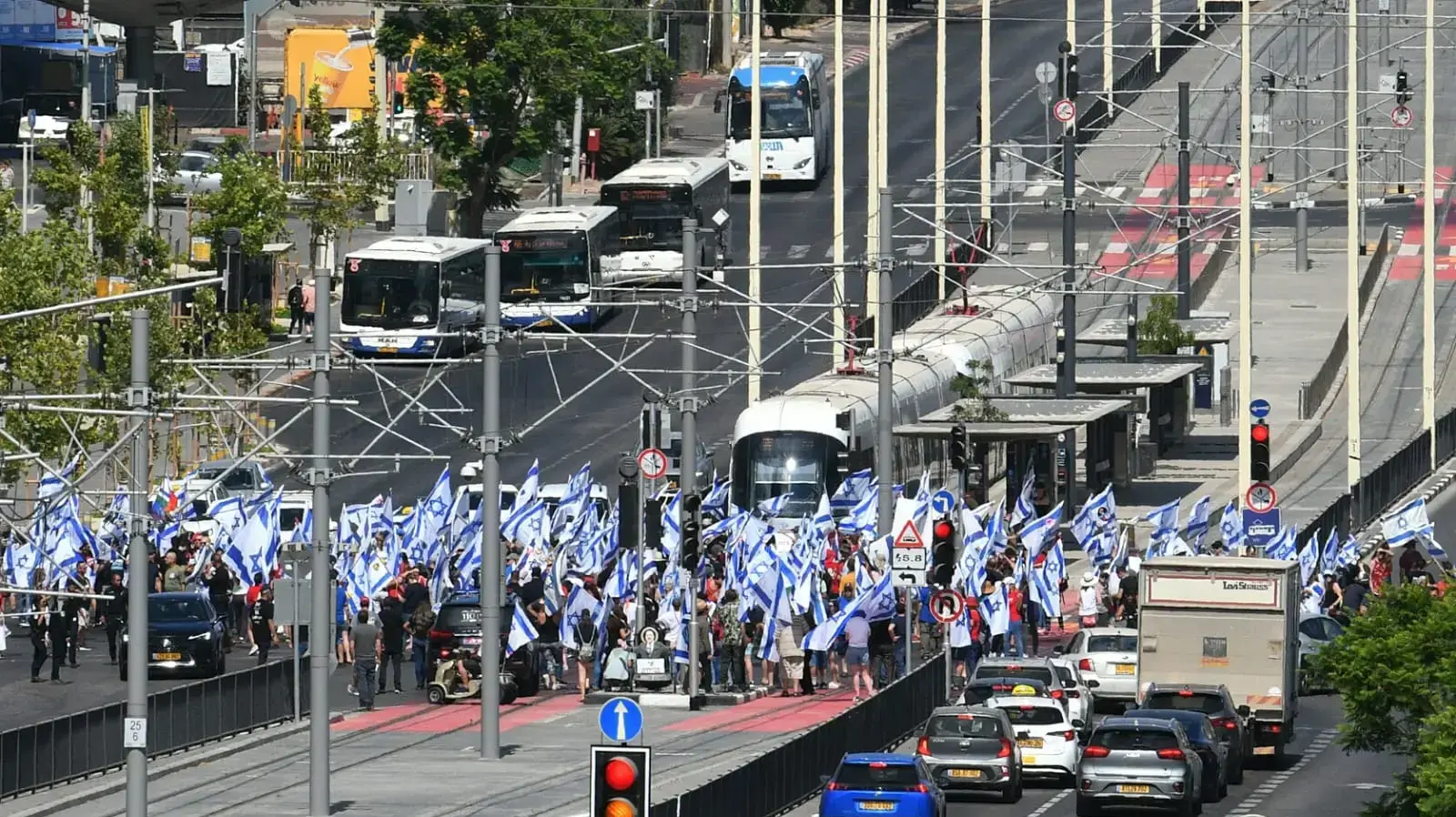 יום השיבושים: מחאות נגד המהפכה המשפטית בפתח תקווה. 11 ביולי 2023 יום השיבושים: מחאות נגד המהפכה המשפטית בפתח תקווה. 11 ביולי 2023