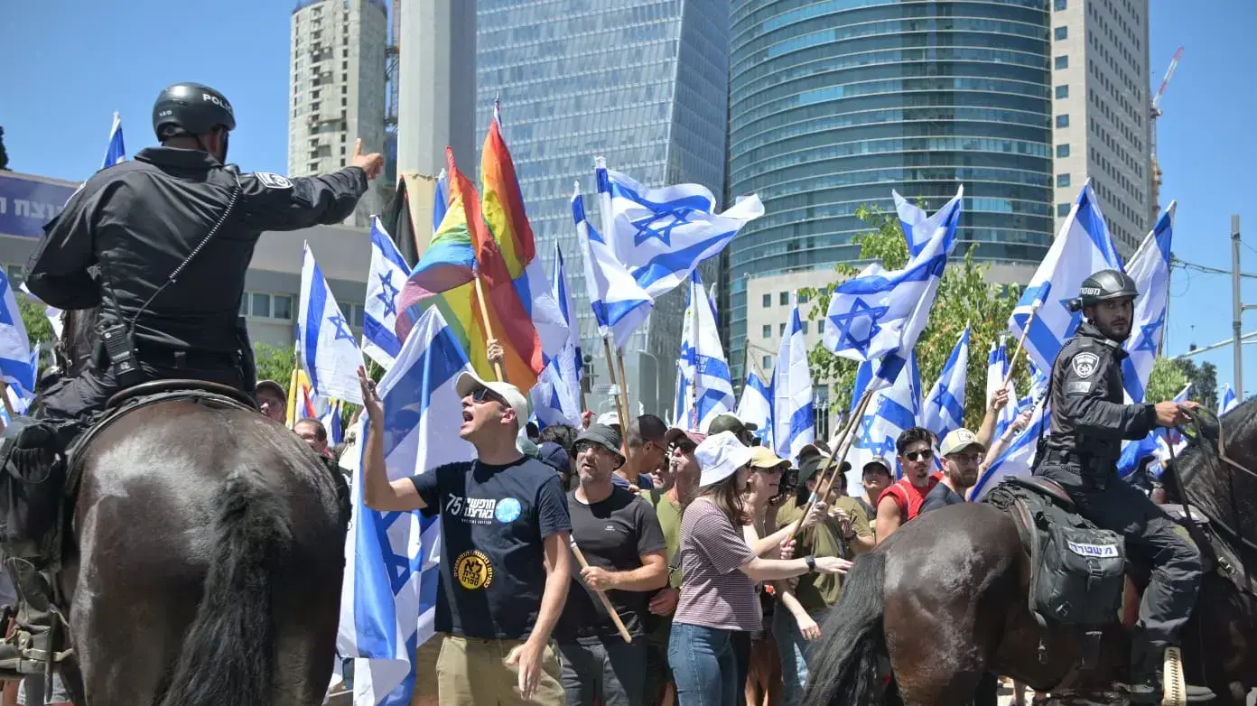 יום השיבושים: מחאות נגד המהפכה המשפטית,קפלן, תל אביב . 11 ביולי 2023 יום השיבושים: מחאות נגד המהפכה המשפטית,קפלן, תל אביב . 11 ביולי 2023