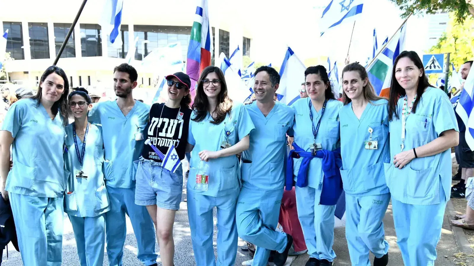 צוותים מבית חולים בלינסון מוחים בבית המשפט, פתח תקווה. 11 ביולי 2023 צוותים מבית חולים בלינסון מוחים בבית המשפט, פתח תקווה. 11 ביולי 2023