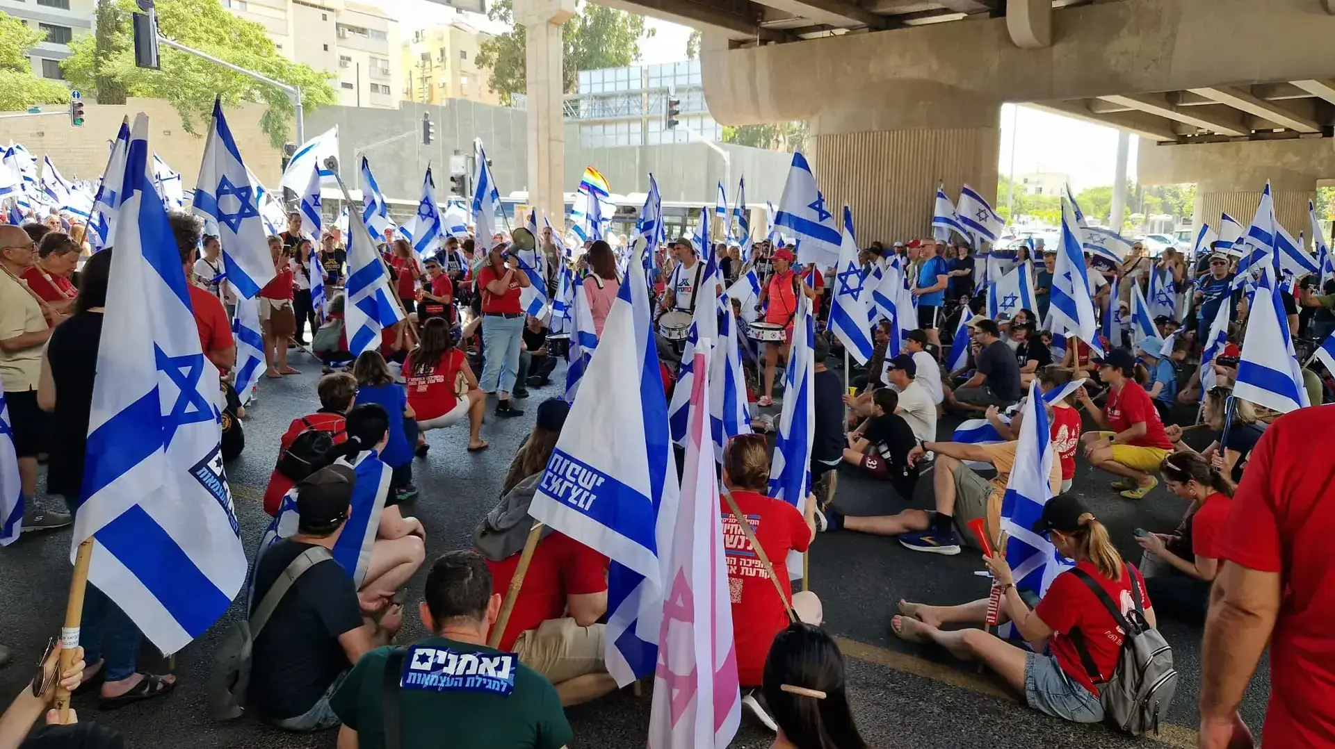 הפגנה לאחר אישור בקריאה ראשונה של צמצום עילת הסבירות,תחנת רכבת סוקולוב כפר סבא 11 ביולי 2023 הפגנה לאחר אישור בקריאה ראשונה של צמצום עילת הסבירות,תחנת רכבת סוקולוב כפר סבא 11 ביולי 2023