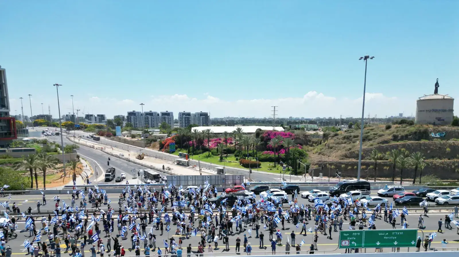 הפגנה לאחר אישור בקריאה ראשונה של צמצום עילת הסבירות,צומת הסירה הרצליה 11 ביולי 2023 הפגנה לאחר אישור בקריאה ראשונה של צמצום עילת הסבירות,צומת הסירה הרצליה 11 ביולי 2023