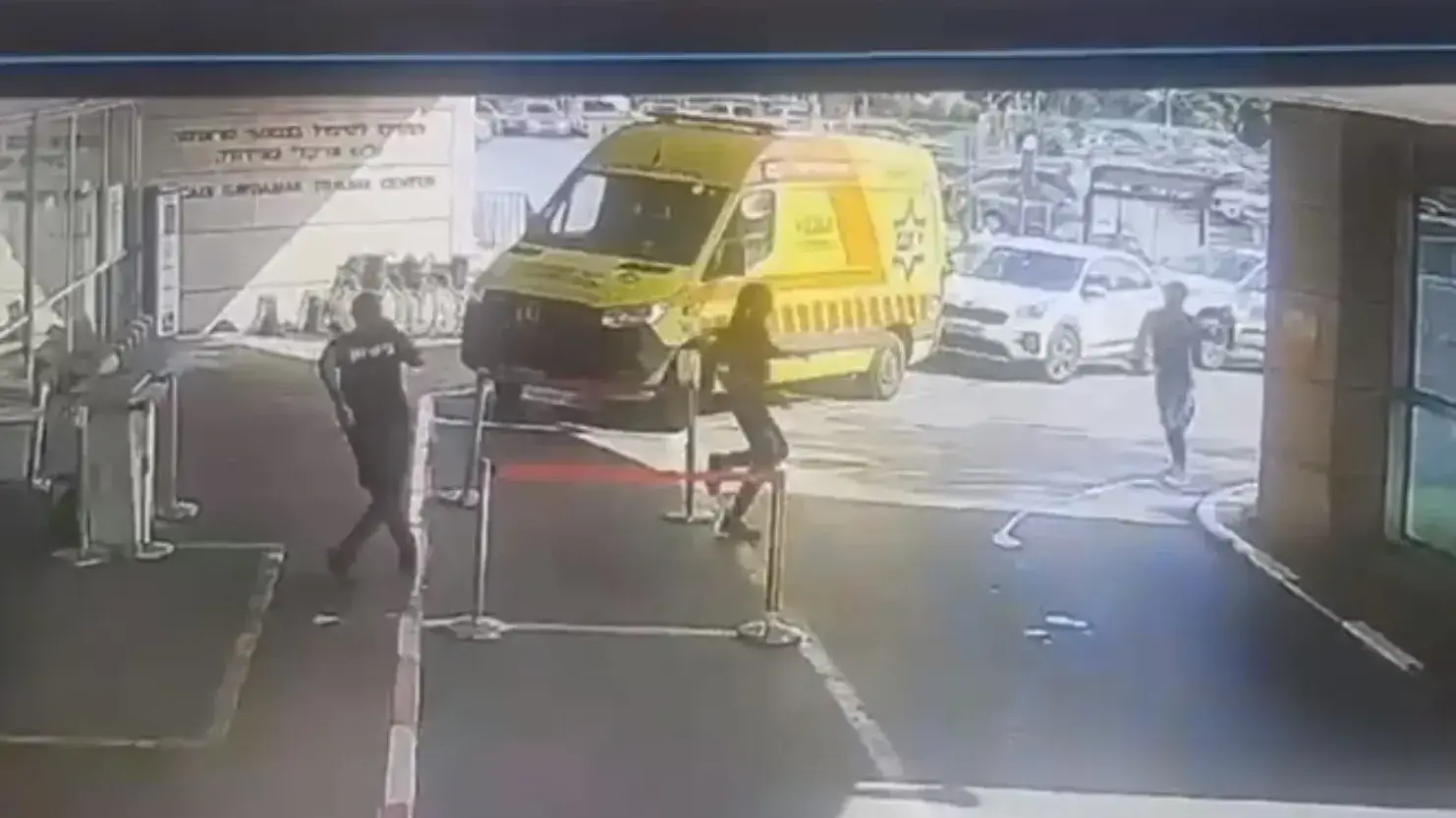 צעיר תקף מאבטחים בבית החולים שיבא
