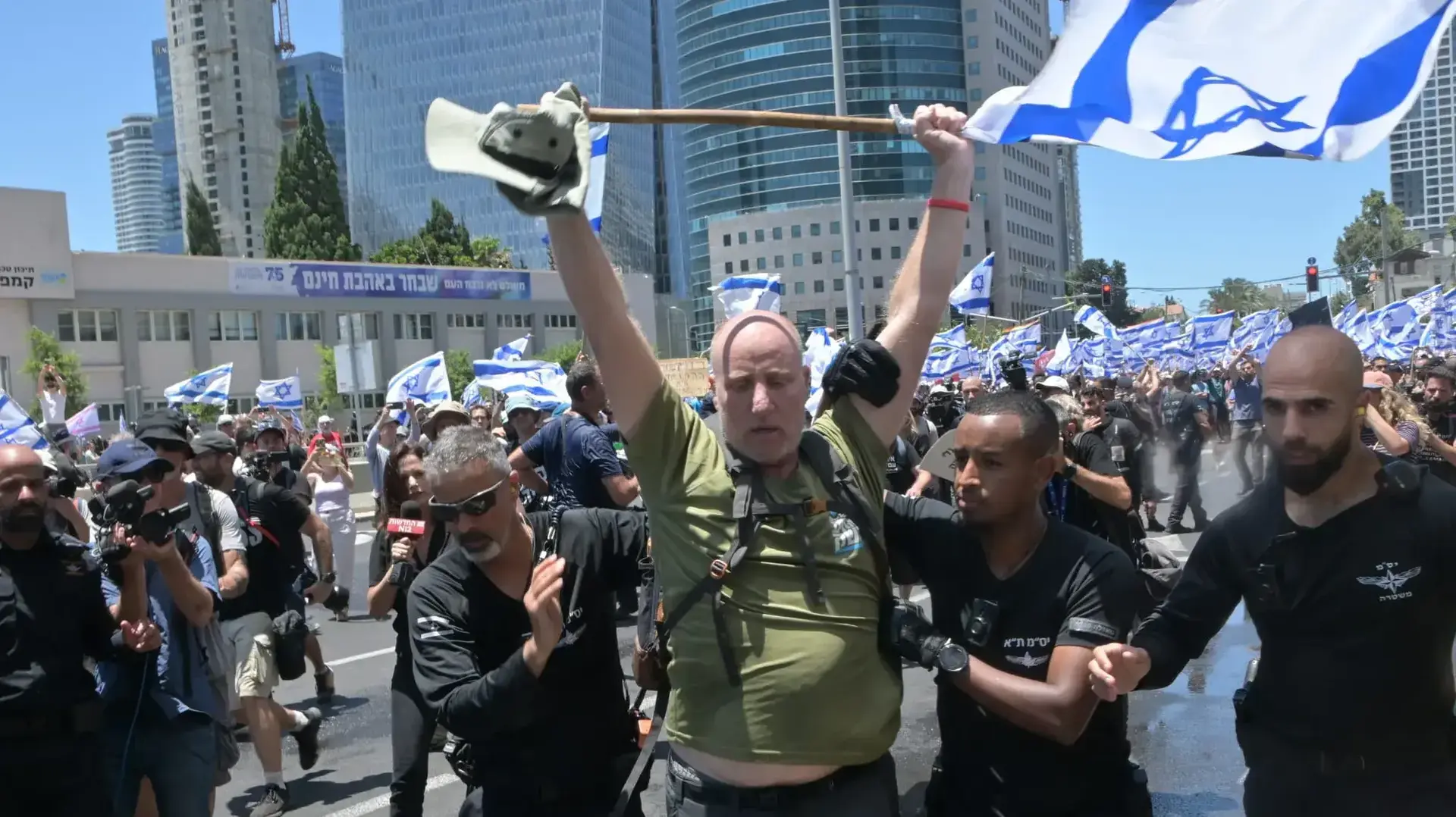 יום השיבושים: מחאות נגד המהפכה המשפטית,קפלן, תל אביב . 11 ביולי 2023 יום השיבושים: מחאות נגד המהפכה המשפטית,קפלן, תל אביב . 11 ביולי 2023