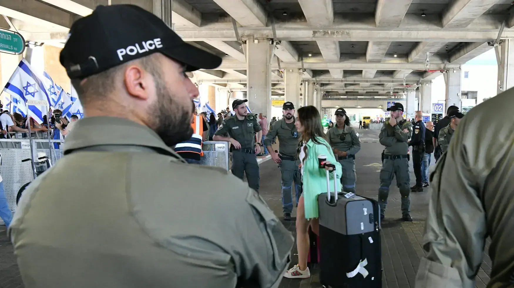 הפגנות נגד הרפורמה המשפטית בנתב"ג כחלק מיום השיבוש 11 ביולי 2023 הפגנות נגד הרפורמה המשפטית בנתב"ג כחלק מיום השיבוש 11 ביולי 2023