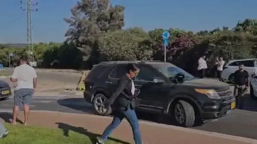 מפגינים תומכי המהפכה המשפטית חוסמים את הכביש לקיבוץ יקום. יולי 2023
