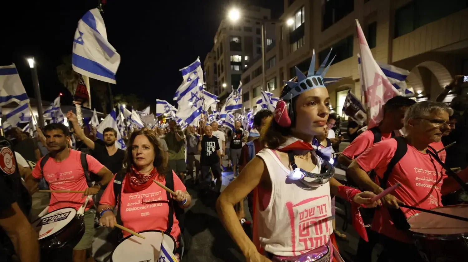 הפגנות נגד המהפכה המשפטית מול שגרירות ארה"ב בתל אביב. 13 ביולי 2023 הפגנות נגד המהפכה המשפטית מול שגרירות ארה"ב בתל אביב. 13 ביולי 2023