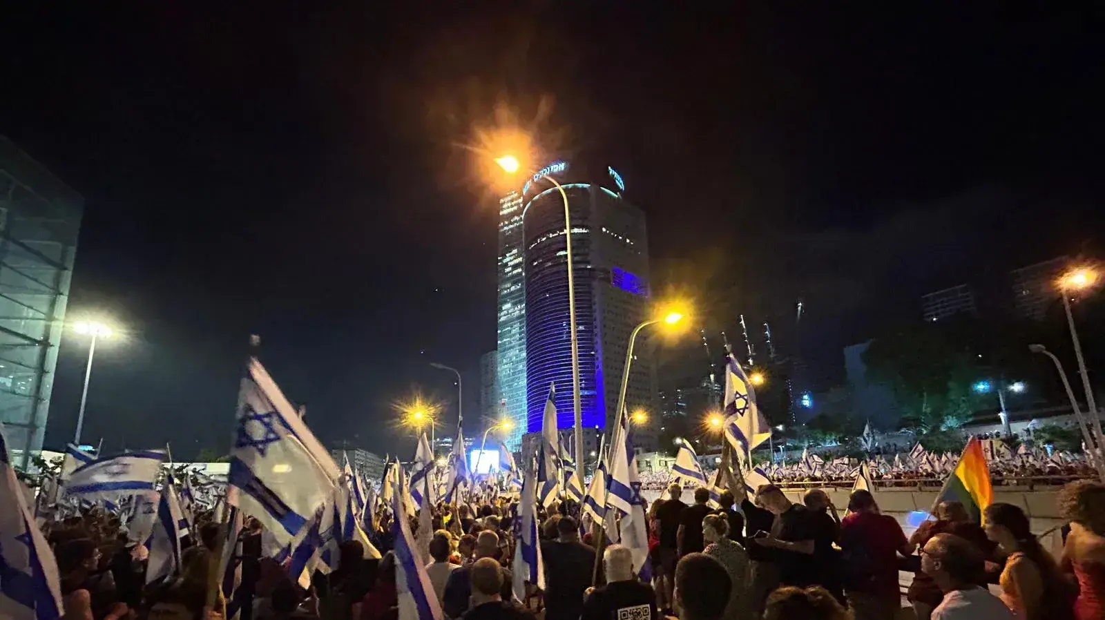 הפגנות נגד המהפכה המשפטית בתל אביב, שבוע 28. 15 ביולי 2023 הפגנות נגד המהפכה המשפטית בתל אביב, שבוע 28. 15 ביולי 2023