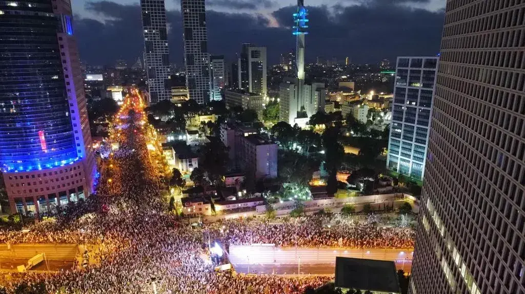 הפגנות נגד המהפכה המשפטית בתל אביב, שבוע 28. 15 ביולי 2023 הפגנות נגד המהפכה המשפטית בתל אביב, שבוע 28. 15 ביולי 2023
