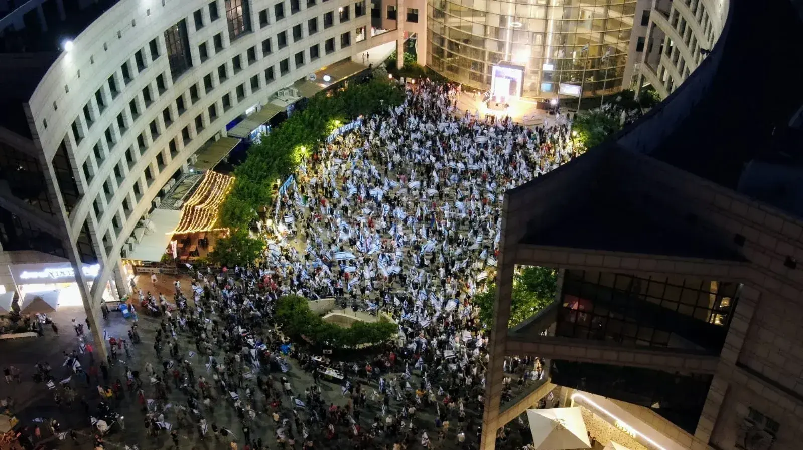 הפגנות נגד המהפכה המשפטית בהרצליה, שבוע 28. 15 ביולי 2023 הפגנות נגד המהפכה המשפטית בהרצליה, שבוע 28. 15 ביולי 2023