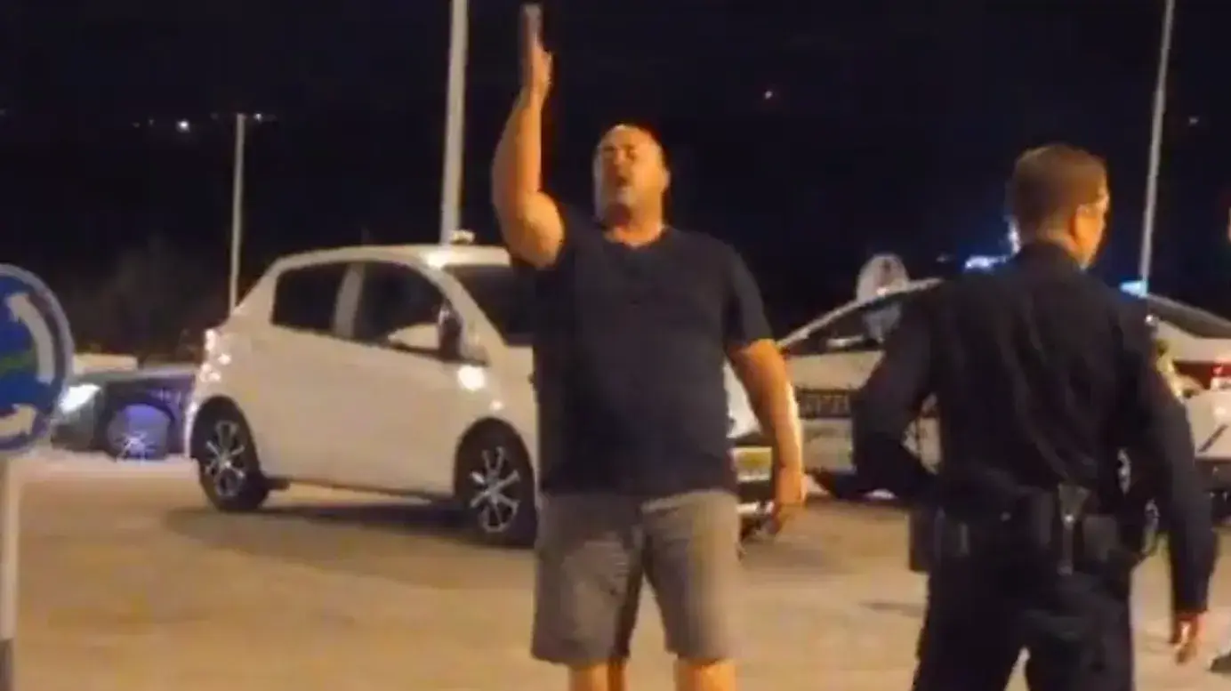 איציק זרקא, תומך מוכר של הליכוד, קרא אל עבר מפגינים שהוא "גאה בשישה מליון שנשרפו". 16 ביולי 2023 איציק זרקא, תומך מוכר של הליכוד, קרא אל עבר מפגינים שהוא "גאה בשישה מליון שנשרפו". 16 ביולי 2023