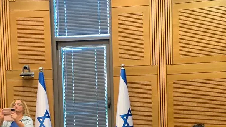 דיון חירום בכנסת על סגירת הרשות למעמד האישה בראשות ח"כ פנינה תמנו שטה וח"כ מרב מיכאלי דיון חירום בכנסת על סגירת הרשות למעמד האישה בראשות ח"כ פנינה תמנו שטה וח"כ מרב מיכאלי