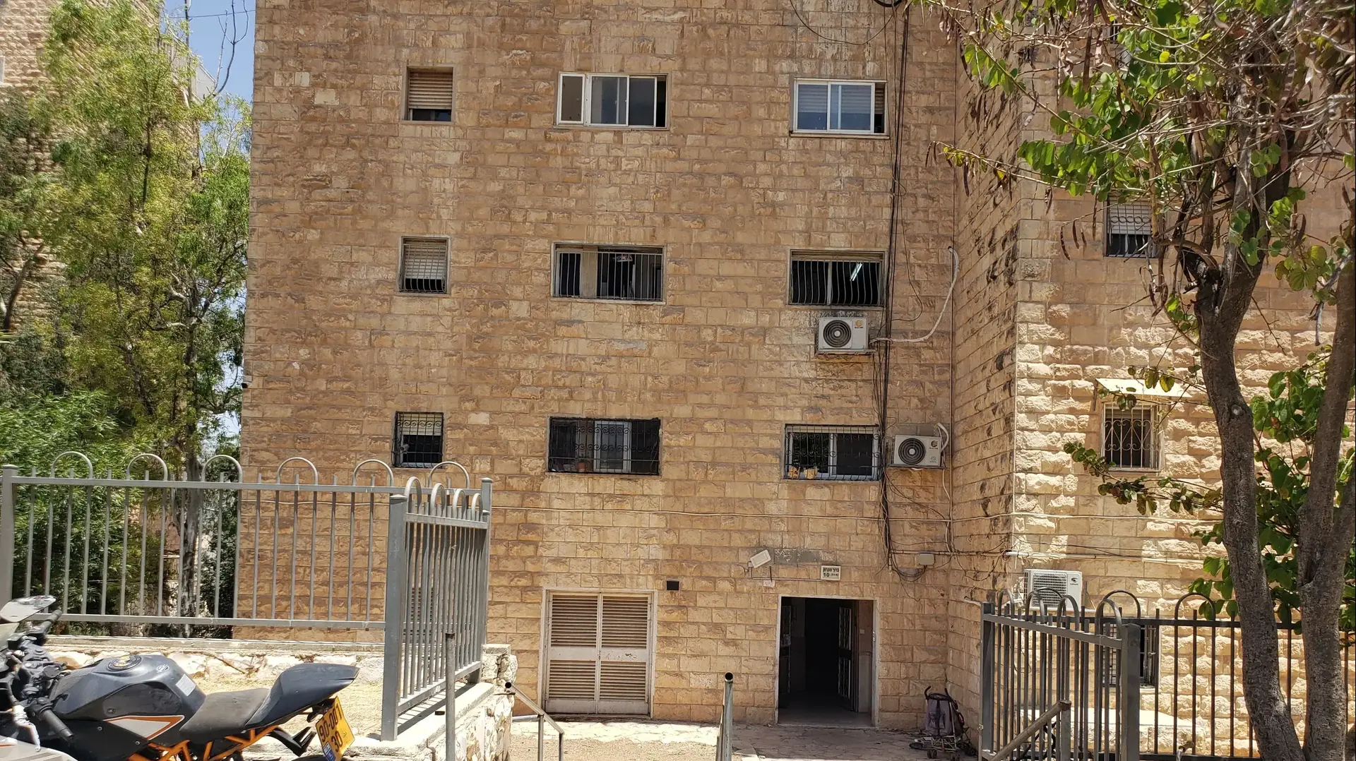עשרות ילדים שובצו בגן לא חוקי בדירה בירושלים; העירייה: "לא יכולים לעצור גן שטרם נפתח" עשרות ילדים שובצו בגן לא חוקי בדירה בירושלים; העירייה: "לא יכולים לעצור גן שטרם נפתח"