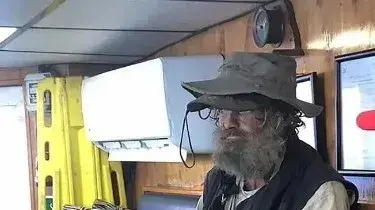 המלח האוסטרלי טים שאדוק אחרי שחולץ מהאוקיינוס השקט, יולי 2023 המלח האוסטרלי טים שאדוק אחרי שחולץ מהאוקיינוס השקט, יולי 2023
