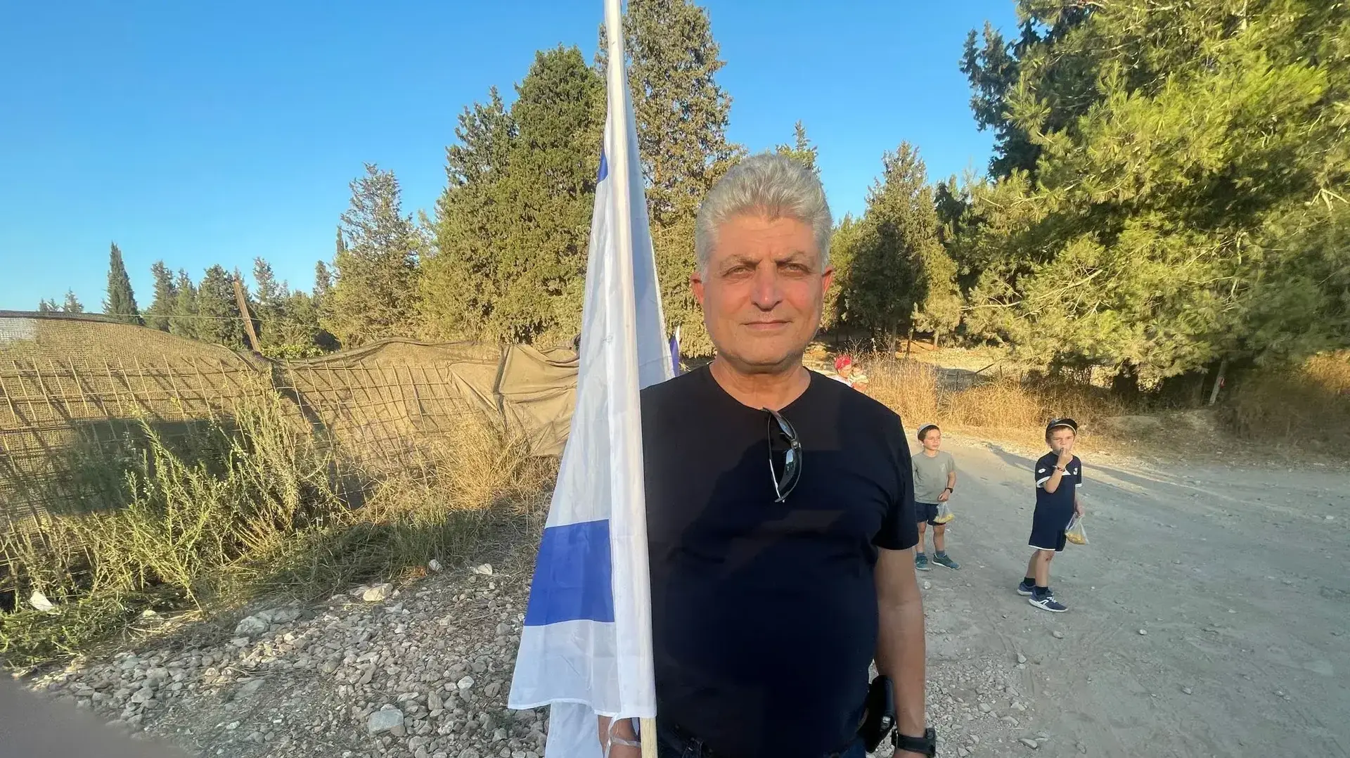 מפגיני ימין מול בית יואב גלנט נגד סרבנות, 17 ביולי 2023 מפגיני ימין מול בית יואב גלנט נגד סרבנות, 17 ביולי 2023