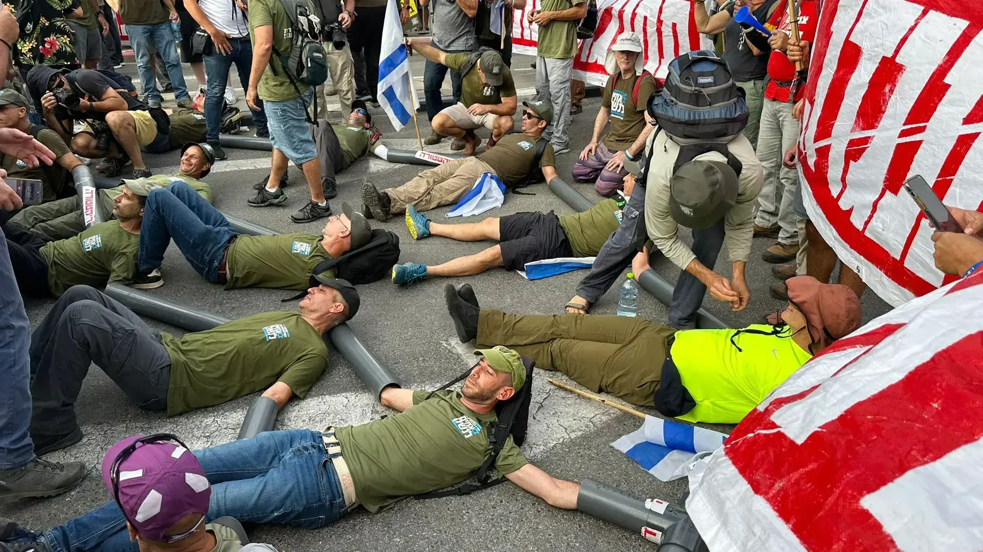 יום שיבושים: הפגנות נגד המהפכה המשפטית, הקריה, תל אביב. 18 ביולי 2023 יום שיבושים: הפגנות נגד המהפכה המשפטית, הקריה, תל אביב. 18 ביולי 2023