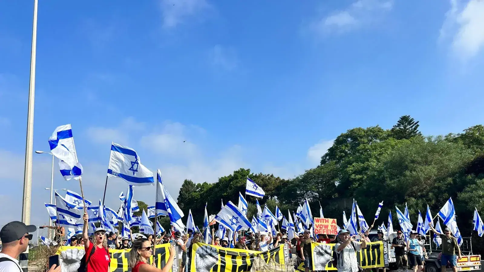יום שיבושים: הפגנות נגד המהפכה המשפטית, הקריה, כביש 5 מערבית למורשה. 18 ביולי 2023 יום שיבושים: הפגנות נגד המהפכה המשפטית, הקריה, כביש 5 מערבית למורשה. 18 ביולי 2023