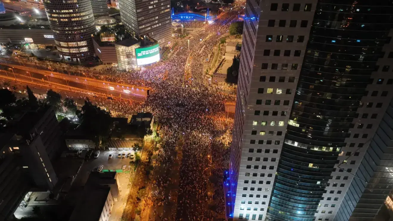 יום שיבושים: הפגנות נגד המהפכה המשפטית, צומת קפלן בתל אביב. 18 ביולי 2023 יום שיבושים: הפגנות נגד המהפכה המשפטית, צומת קפלן בתל אביב. 18 ביולי 2023