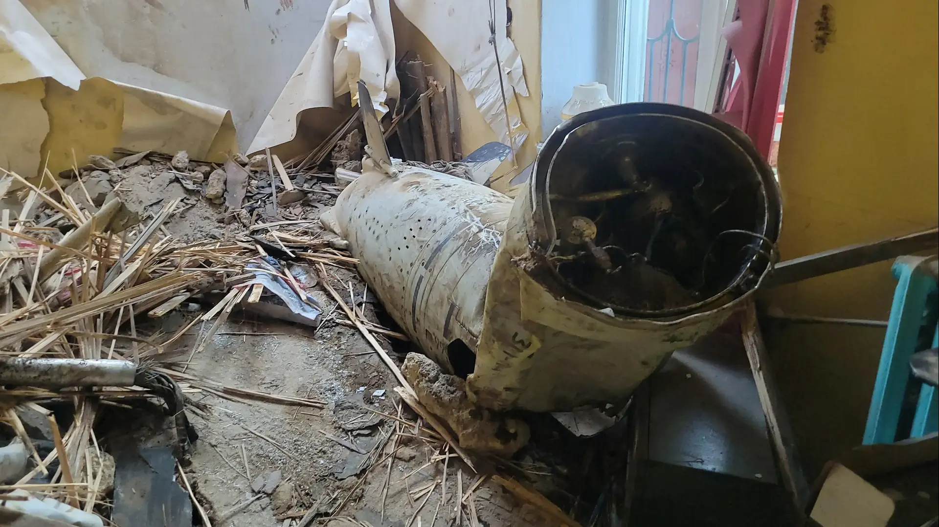 שרידי טיל רוסי במבנה בעיר אודסה, אוקראינה, 18 ביולי 2023 שרידי טיל רוסי במבנה בעיר אודסה, אוקראינה, 18 ביולי 2023