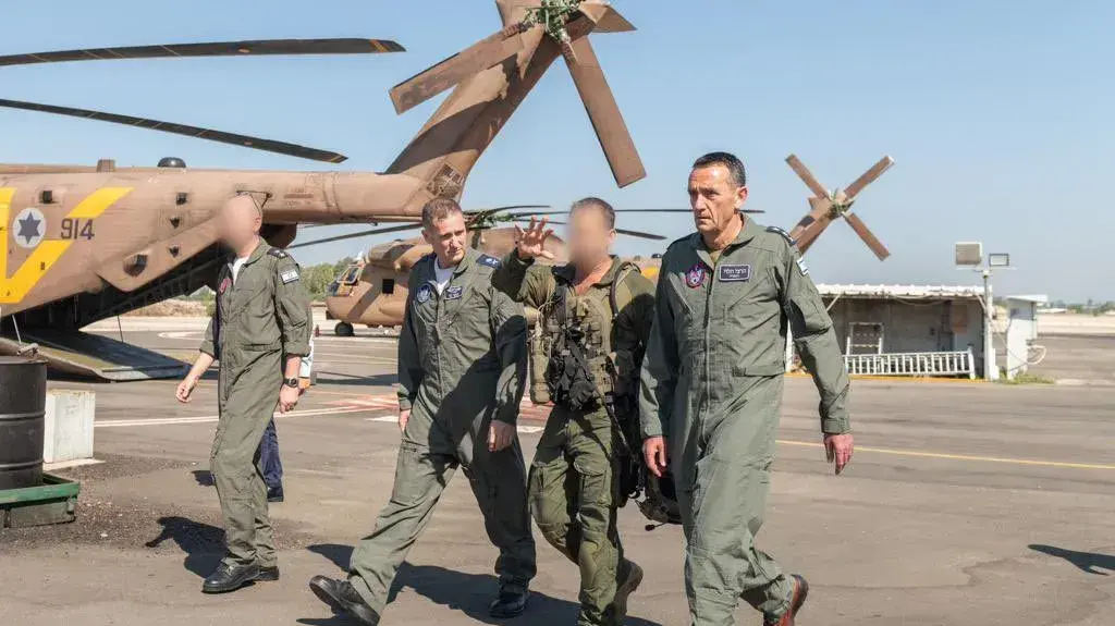 ביקור הרמטכ״ל הרצי הלוי בבסיס חיל האוויר תל נוף, 19 ביולי 2023
ביקור הרמטכ״ל הרצי הלוי בבסיס חיל האוויר תל נוף, 19 ביולי 2023