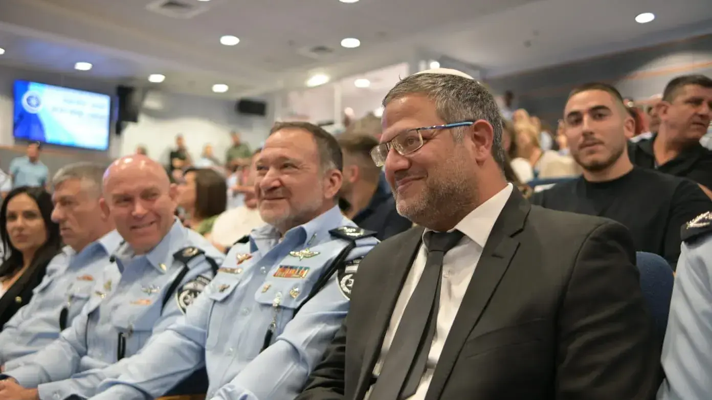 השר לביטחון פנים איתמר בן גביר ומפכ"ל המשטרה קובי שבתאי בטקס חילופי מפקד מחוז תל אביב של המשטרה, 19 ביולי 2023 השר לביטחון פנים איתמר בן גביר ומפכ"ל המשטרה קובי שבתאי בטקס חילופי מפקד מחוז תל אביב של המשטרה, 19 ביולי 2023