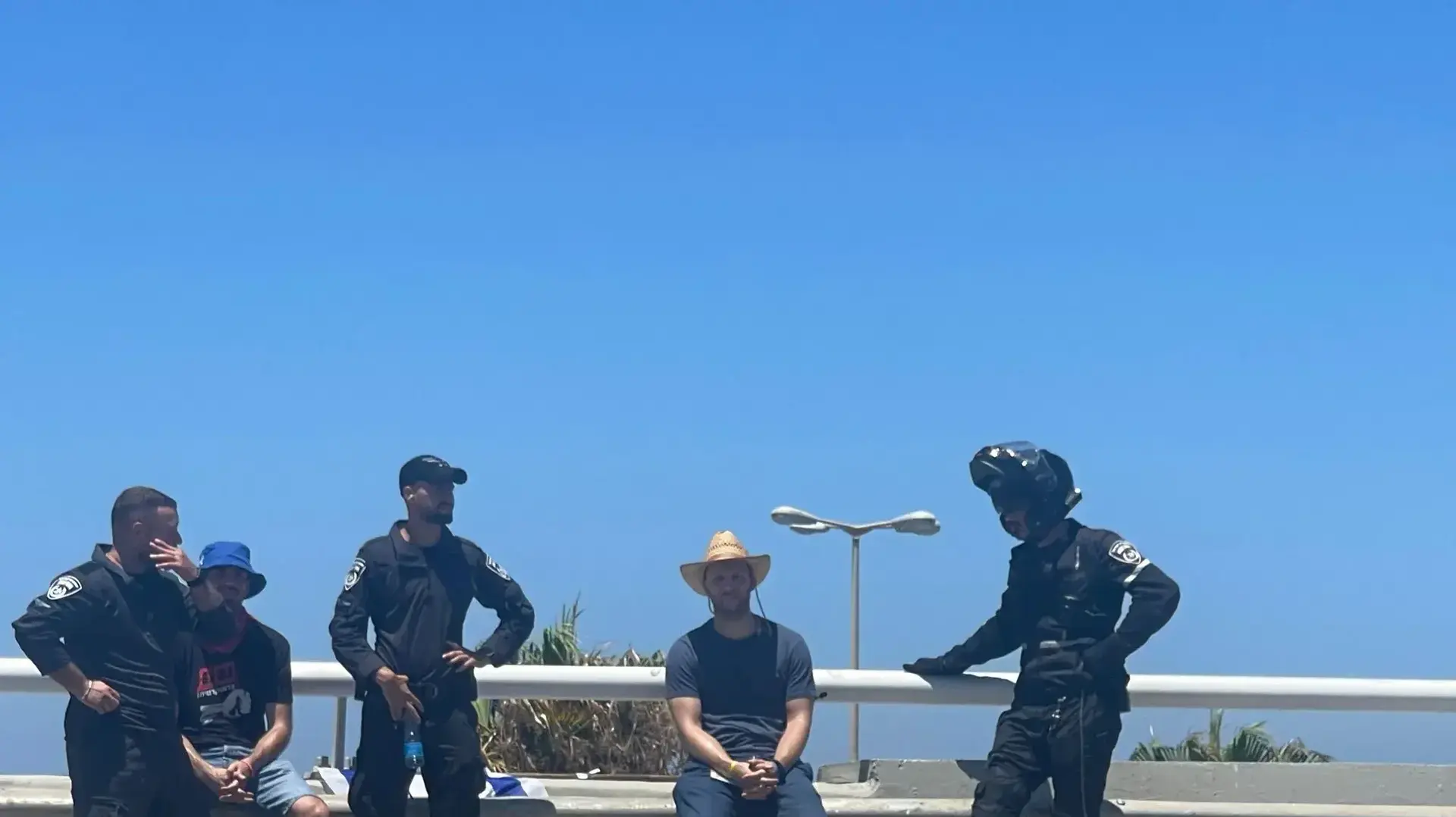 עצור בהפגנה נגד המהפכה המשפטית, הכניסה הדרומית של חיפה, 19 ביולי 2023 עצור בהפגנה נגד המהפכה המשפטית, הכניסה הדרומית של חיפה, 19 ביולי 2023