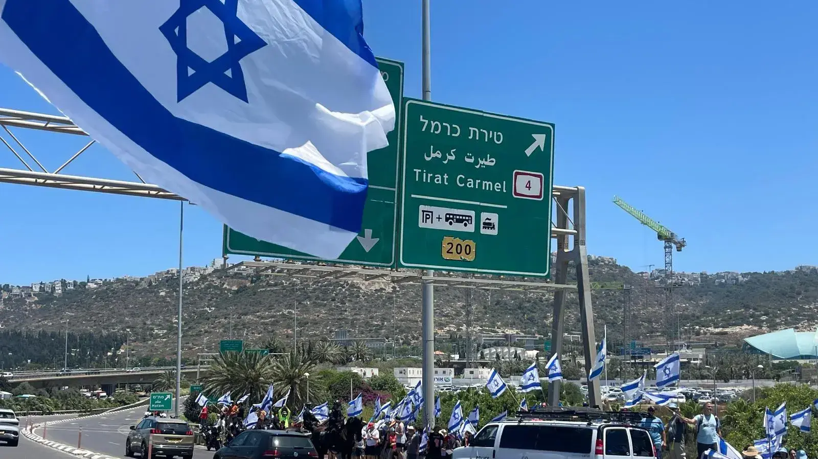 הפגנה נגד המהפכה המשפטית, הכניסה הדרומית של חיפה, 19 ביולי 2023 הפגנה נגד המהפכה המשפטית, הכניסה הדרומית של חיפה, 19 ביולי 2023