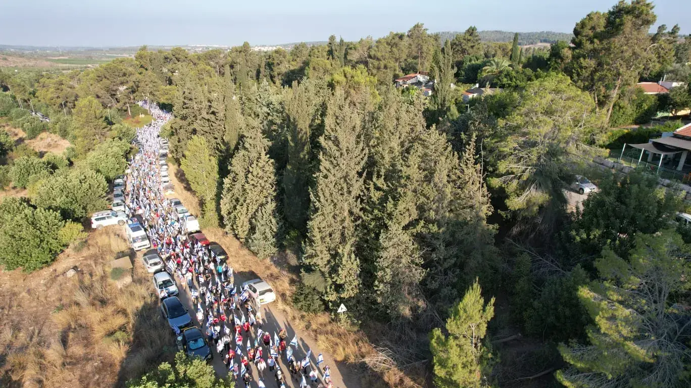 צעדת מחאה נגד המהפכה המשפטית בדרך לירושלים ביציאה מקיבוץ נחשון. 21 ביולי 2023 צעדת מחאה נגד המהפכה המשפטית בדרך לירושלים ביציאה מקיבוץ נחשון. 21 ביולי 2023