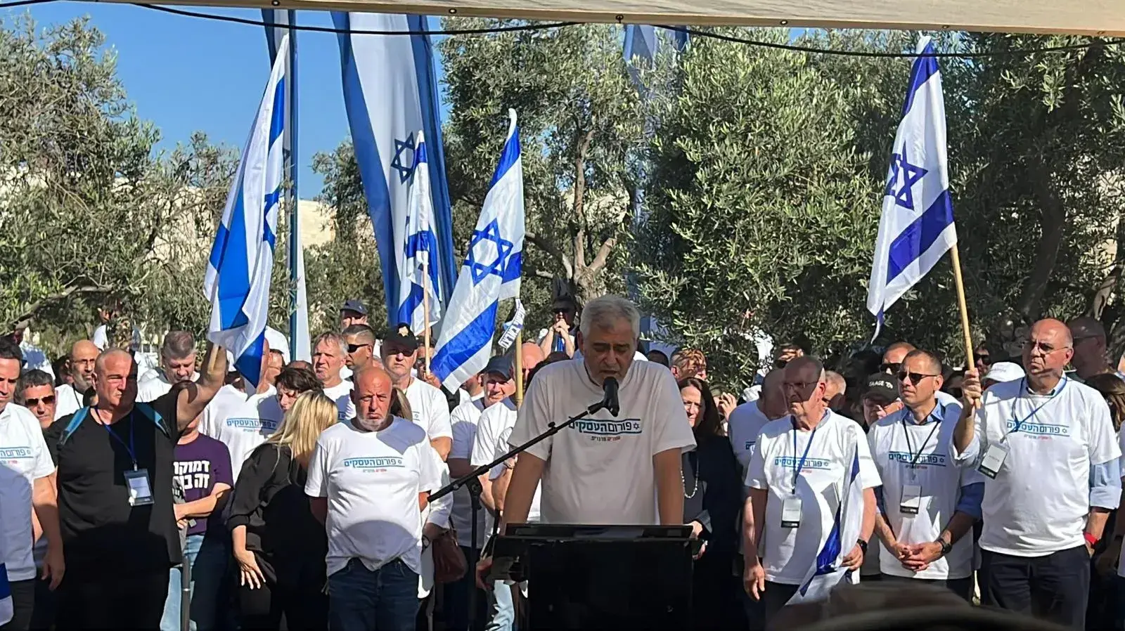 דב קוטלר במסיבת העיתונאים של פורום העסקים, 21 ביולי 2023 דב קוטלר במסיבת העיתונאים של פורום העסקים, 21 ביולי 2023