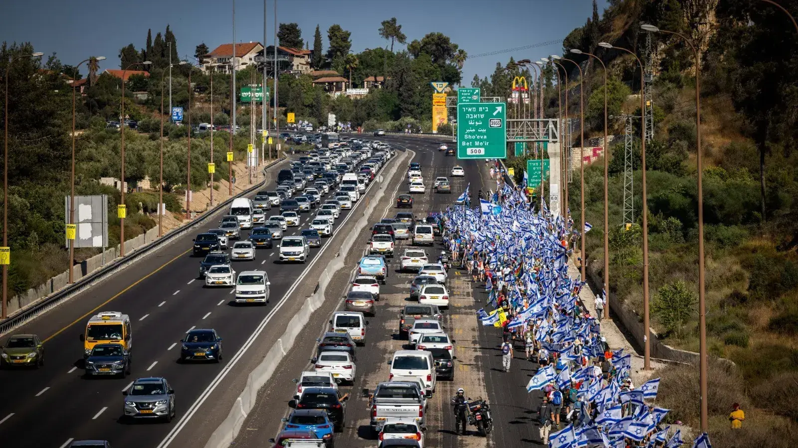 צעדת מפגיני המהפכה המשפטית, כביש 1, שער הגיא, 21 ביולי 2023 צעדת מפגיני המהפכה המשפטית, כביש 1, שער הגיא, 21 ביולי 2023