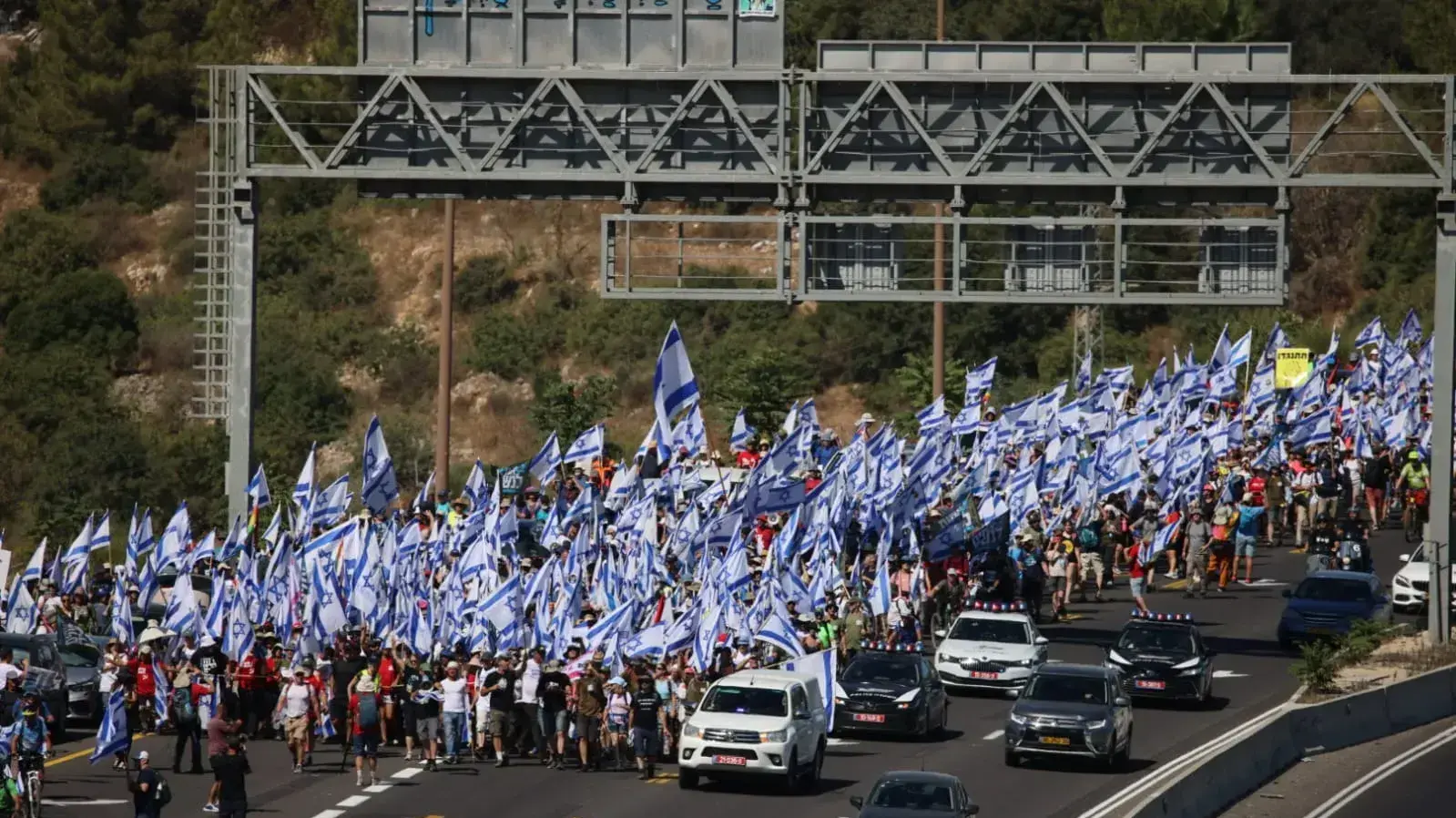 צעדת מפגיני המהפכה המשפטית, כביש 1, אבו גוש, 22 ביולי 2023 צעדת מפגיני המהפכה המשפטית, כביש 1, אבו גוש, 22 ביולי 2023