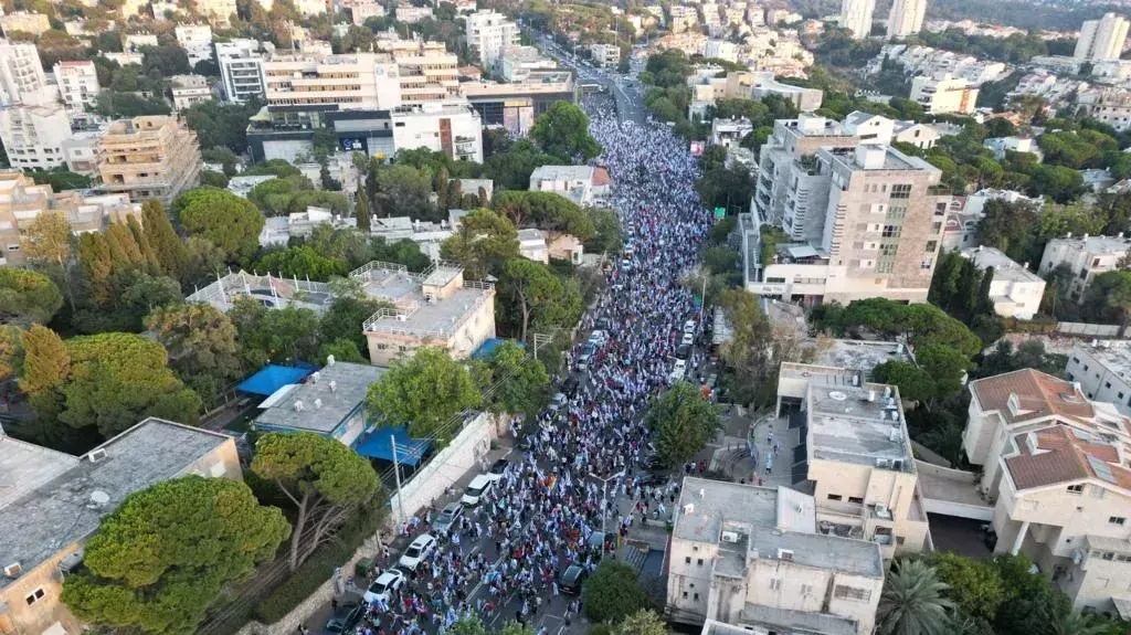 צעדת מחאה בחיפה נגד המהפכה המשפטית, 22 ביולי, 2023 צעדת מחאה בחיפה נגד המהפכה המשפטית, 22 ביולי, 2023