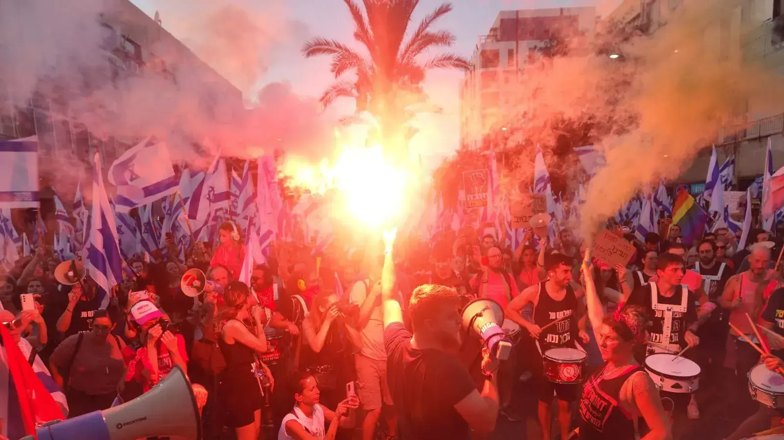צעדת מחאה בתל אביב נגד המהפכה המשפטית, 22 ביולי, 2023 צעדת מחאה בתל אביב נגד המהפכה המשפטית, 22 ביולי, 2023
