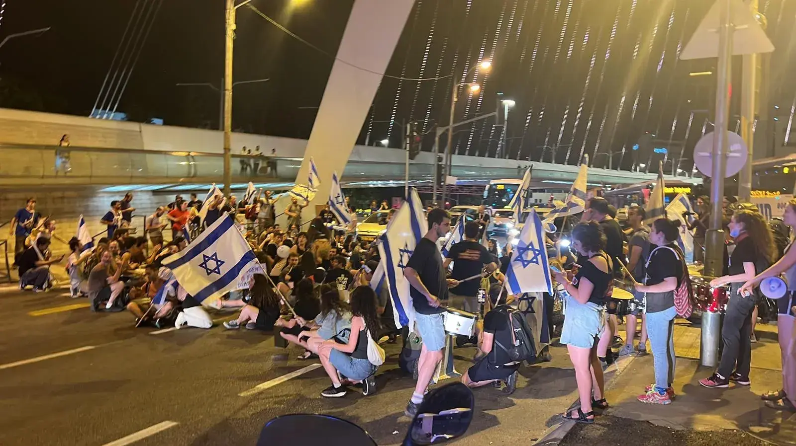 מפגינים חוסמים את הכניסה לירושלים, 22 ביולי 2023 מפגינים חוסמים את הכניסה לירושלים, 22 ביולי 2023