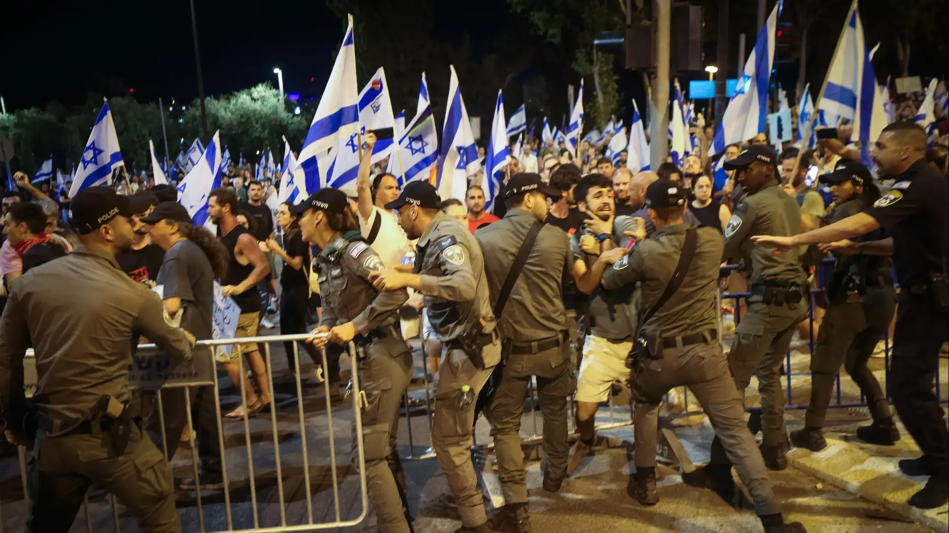 עימותים בהפגנה נגד המהפכה המשפטית, כנסת ירושלים, 22 ביולי 2023 עימותים בהפגנה נגד המהפכה המשפטית, כנסת ירושלים, 22 ביולי 2023