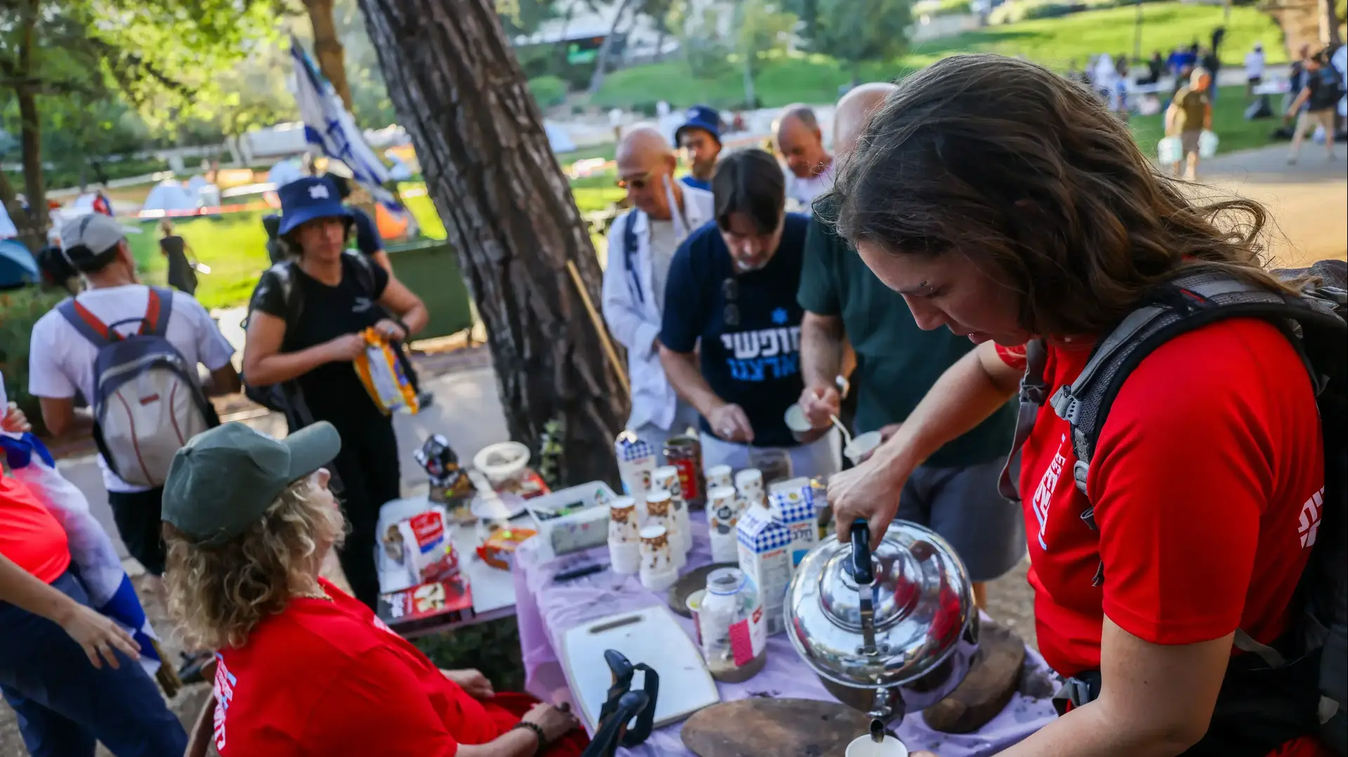 אוהלים שהקימו מפגינים נגד המהפכה המשפטית, גן סאקר, ירושלים, 23 ביולי 2023 אוהלים שהקימו מפגינים נגד המהפכה המשפטית, גן סאקר, ירושלים, 23 ביולי 2023