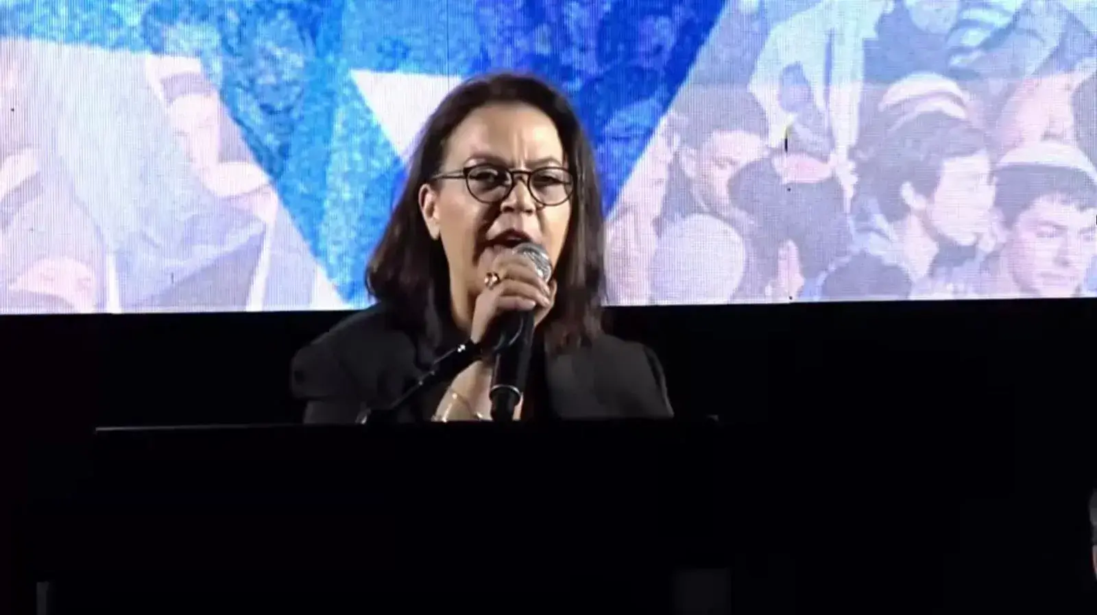 גלית דיסטל אטבריאן בהפגנת תמיכה במהפכה המשפטית, תל אביב. 23 ביולי 2023