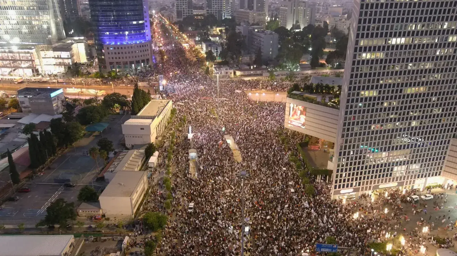 הפגנת תמיכה במהפכה המשפטית, תל אביב. 23 ביולי 2023 הפגנת תמיכה במהפכה המשפטית, תל אביב. 23 ביולי 2023