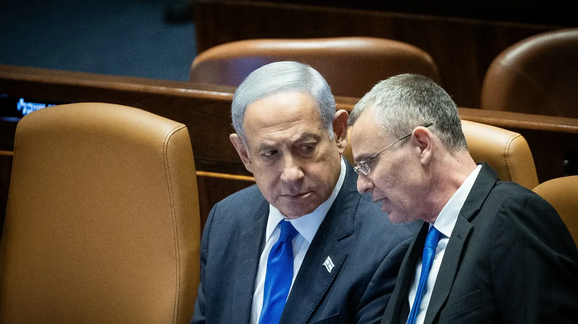 בנימין נתניהו,יריב לוין, הצבעה על ביטול עילת הסבירות, כנסת, 24 ביולי 2023 בנימין נתניהו,יריב לוין, הצבעה על ביטול עילת הסבירות, כנסת, 24 ביולי 2023