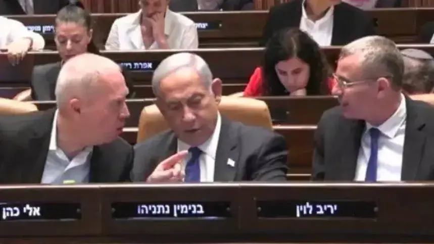בנימין נתניהו, יריב לוין ויואב גלנט בזמן שהכנסת מצביעה על ביטול עילת הסבירות לאישור סופי. הכנסת, ירושלים. 24 ביולי 2023 בנימין נתניהו, יריב לוין ויואב גלנט בזמן שהכנסת מצביעה על ביטול עילת הסבירות לאישור סופי. הכנסת, ירושלים. 24 ביולי 2023