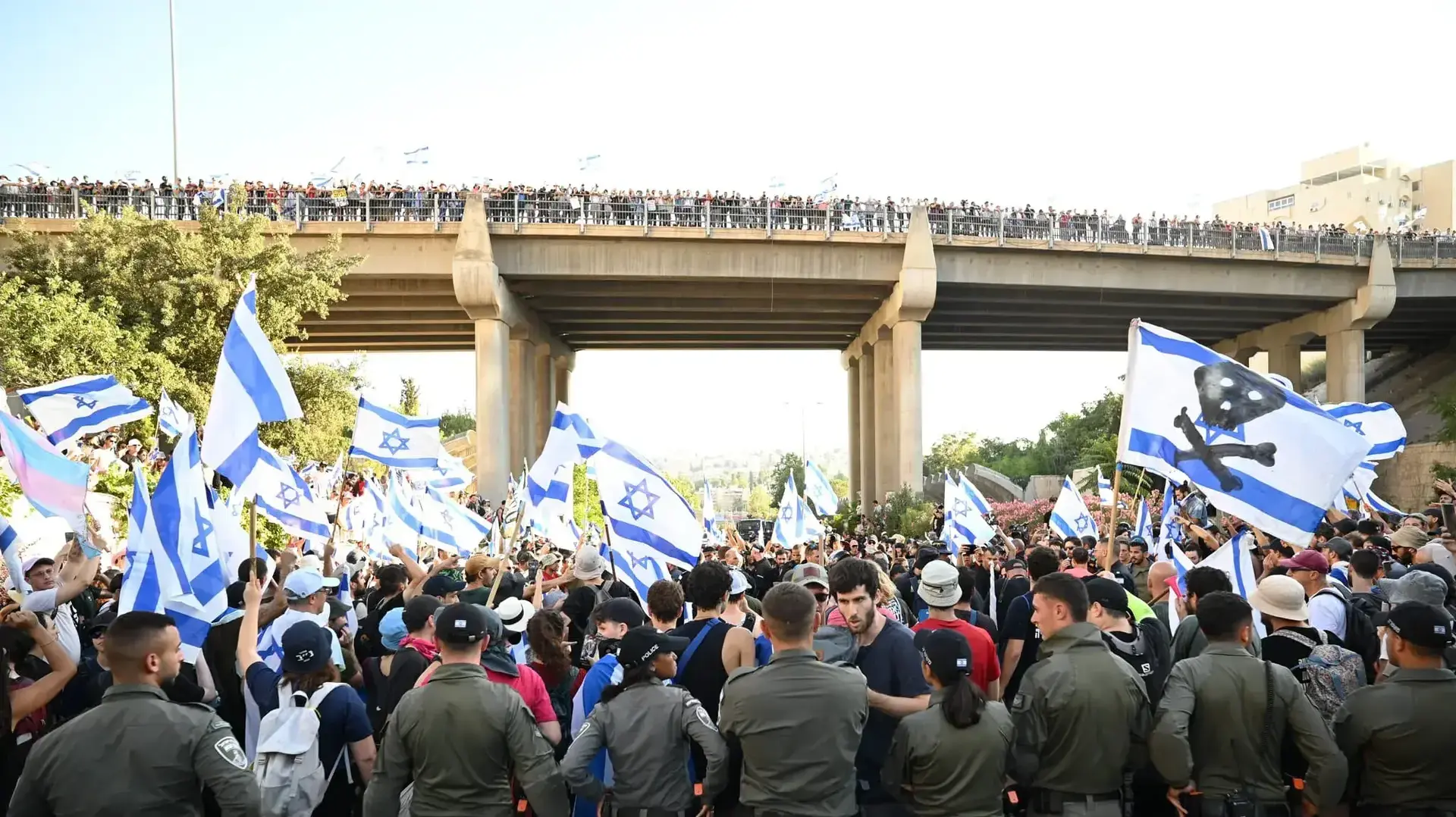 מכת"זית הופעלה נגד מפגינים , כביש בגין, ירושלים. 24 ביולי 2023 מכת"זית הופעלה נגד מפגינים , כביש בגין, ירושלים. 24 ביולי 2023