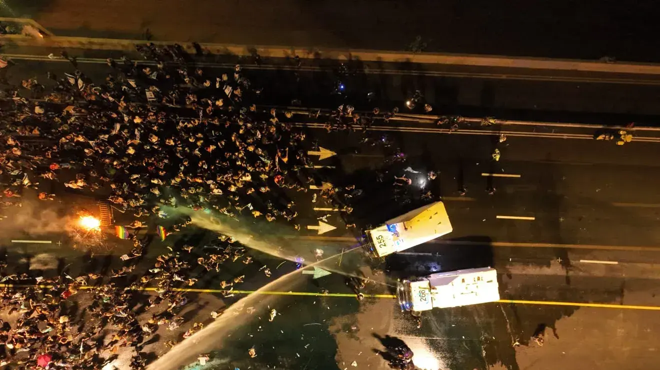 מפגינים נגד ביטול עילת הסבירות , נתיבי איילון , תל אביב. 24 ביולי 2023 מפגינים נגד ביטול עילת הסבירות , נתיבי איילון , תל אביב. 24 ביולי 2023