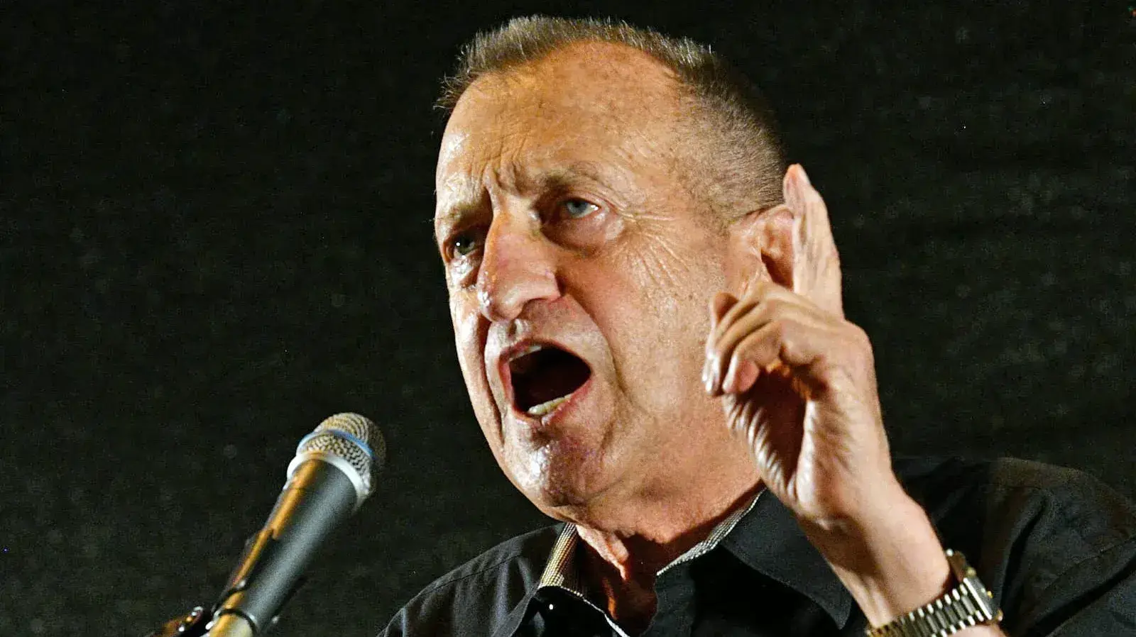 רון חולדאי, הפגנה נגד המהפכה המשפטית, קפלן ת"א, 1 ביולי 2023 רון חולדאי, הפגנה נגד המהפכה המשפטית, קפלן ת"א, 1 ביולי 2023