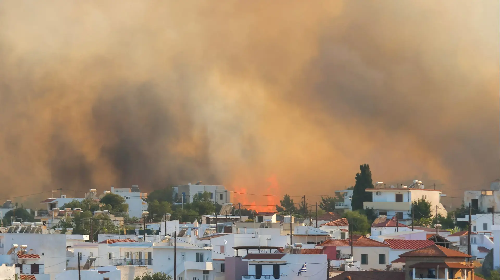שריפה באי רודוס ביוון, 25.7.23 שריפה באי רודוס ביוון, 25.7.23