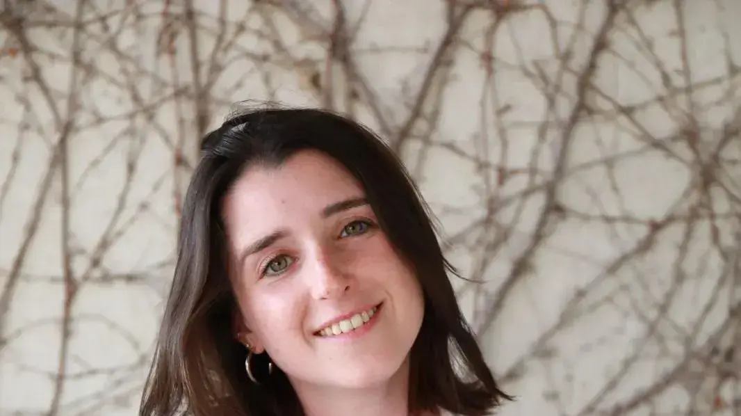 הורות להט"בית: שחר השכל בת 26 בתל אביב, בת לשתי אמהות, עינת ורוני ואחות תאומה לאור. הורות להט"בית: שחר השכל בת 26 בתל אביב, בת לשתי אמהות, עינת ורוני ואחות תאומה לאור.