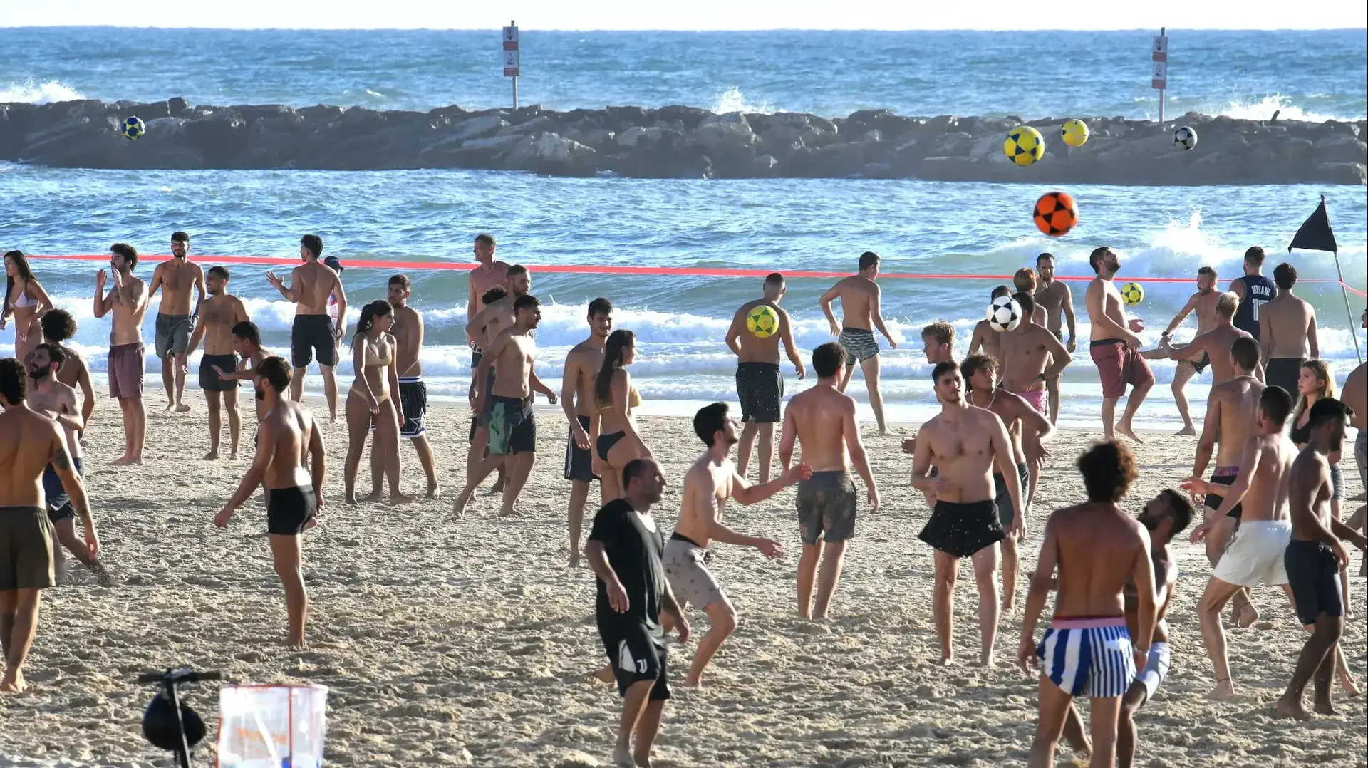 חוף הים, תל אביב
חוף הים, תל אביב