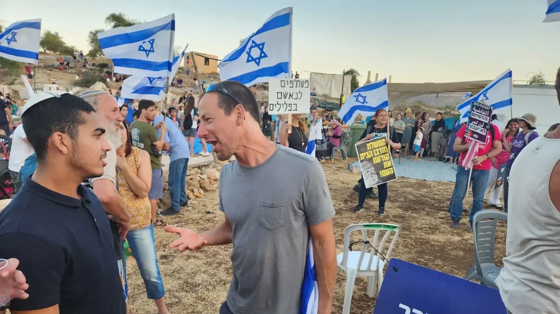 "פינת ההדברות" שהוקמה במקום "פינת ההדברות" שהוקמה במקום