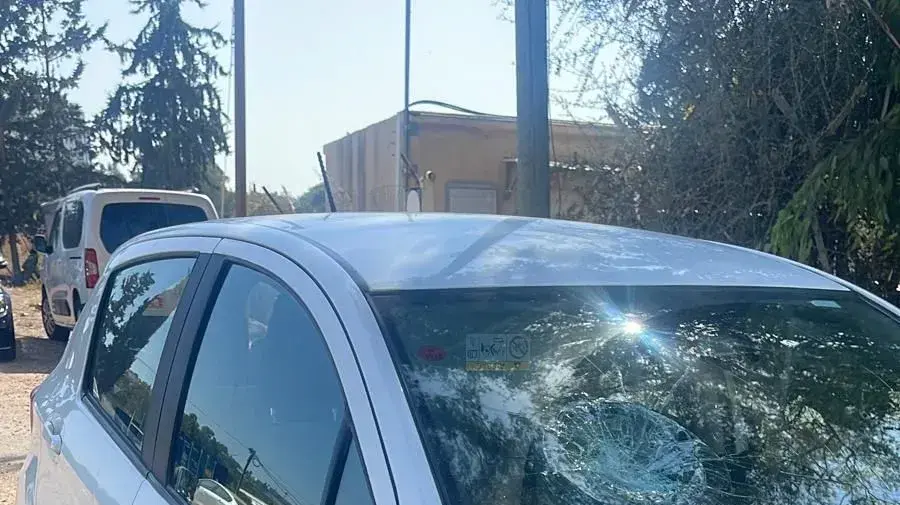 מפרי סדר ניסו לחטוף גופת אישה שמתה בביתה וגרמו נזק לרכבים ולניידת משטרה, בית שמש, 1 באוגוסט 2023 מפרי סדר ניסו לחטוף גופת אישה שמתה בביתה וגרמו נזק לרכבים ולניידת משטרה, בית שמש, 1 באוגוסט 2023